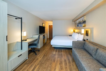 Standard Room, 1 King Bed, Non Smoking (Upper Floor, Stair Access Only)