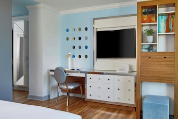 Club Room, 1 King Bed