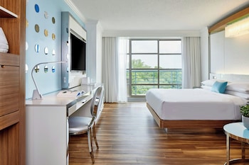 Club Room, 1 King Bed