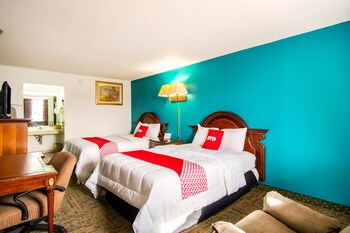 2 Queen Bed with Pull Out