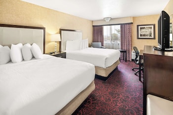 Standard Room, 2 Queen Beds, Accessible, Bathtub
