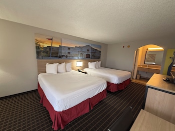 Standard Room, 2 Queen Beds, Smoking