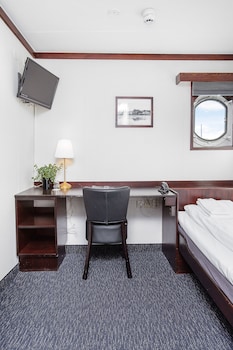 Single Cabin, Sea View