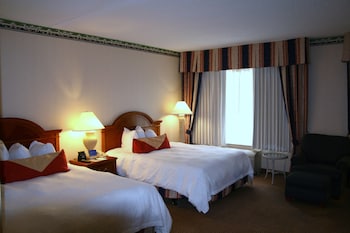 Suite, 2 Queen Beds, Accessible