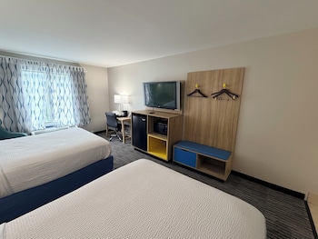 Room, 2 Double Beds, Accessible, Non Smoking (Top Floor, Tub w/Grab Bars)