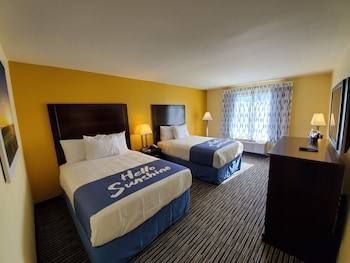 Room, 2 Double Beds, Accessible, Non Smoking (Top Floor, Tub w/Grab Bars)
