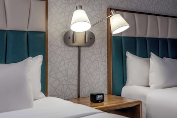 Room, 2 Queen Beds, Bathtub