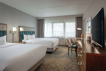 Room, 2 Queen Beds, Bathtub
