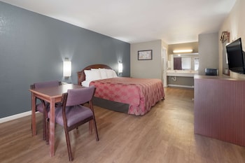 Standard Room, 1 King Bed, Smoking