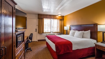 Standard Room, 1 King Bed, Non Smoking, Refrigerator & Microwave