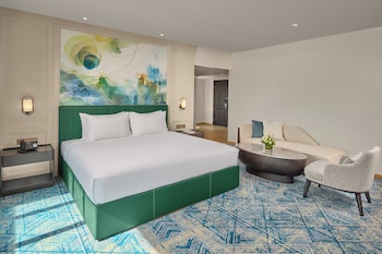 Junior Suite King Bed, Club Access