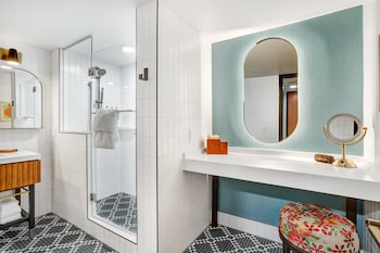 Suite, 1 Bedroom, Accessible (Communications)