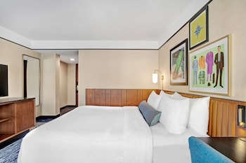Standard Room, 1 King Bed, Accessible (Communications)