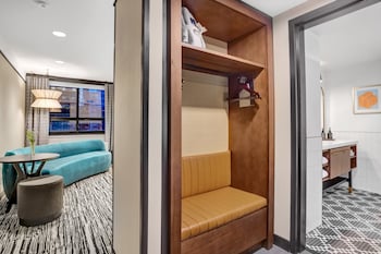 Suite, 1 Bedroom, City View