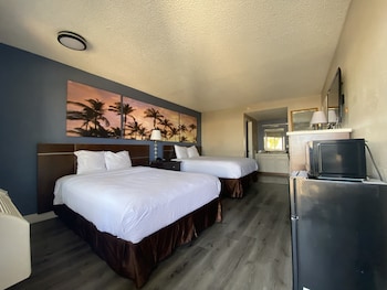 Standard Room, 2 Queen Beds, Smoking