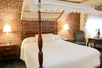 Deluxe Room, 1 Queen Canopy Bed