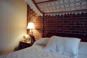 Deluxe Room, 1 Queen Canopy Bed