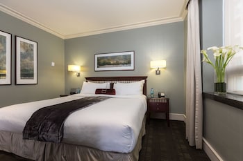Junior Suite, 1 Queen Bed with Sofa bed