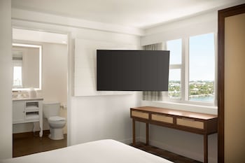 Suite, 1 King Bed, Terrace