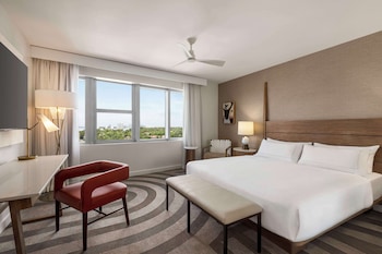 Room, 1 King Bed, Accessible (Mobility & Hearing, Roll-in Shower)