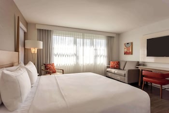 Room, 1 King Bed, City View, Corner