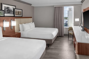 Deluxe Room, 2 Queen Beds, Mobility Accessible, River View