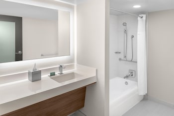 Room, 1 King Bed, Accessible, Bathtub