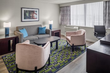 Junior Suite, 1 King Bed, Jetted Tub
