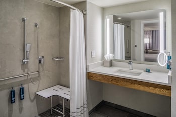 Room, 2 Queen Beds, Accessible (Mobility & Hearing, Roll-In Shower)