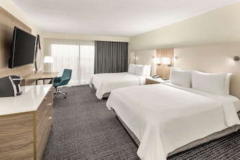 Standard Room, 2 Queen Beds, Accessible Bathtub, Balcony (Mobility)