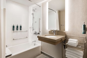 Room, 1 King Bed, Bathtub (Mobility)