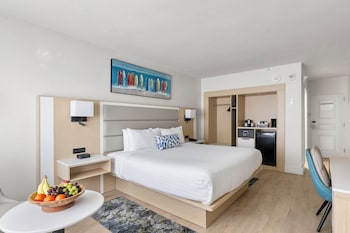 Premium Room, 1 King Bed, Partial Ocean View