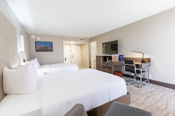 Room, 2 Queen Beds, Accessible (Mobility/Hearing, Roll In Shower)