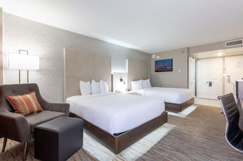 Room, 2 Queen Beds, Accessible (Mobility/Hearing, Roll In Shower)