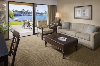 Suite, 1 King Bed with Sofa bed, Beach View (Beachfront Suite w/Patio 1 King)