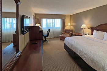 Standard Room, 1 King Bed, Non Smoking, Bathtub