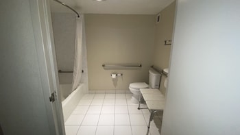 Standard Room, 1 King Bed, Accessible, Non Smoking (Accessible Tub)