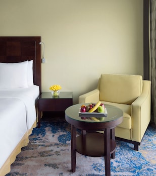 Classic Room, 1 Queen Bed, Smoking