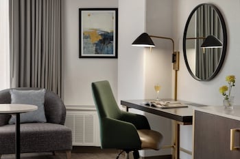 Premium Room, 2 Queen Beds, Non Smoking (Space Needle View)