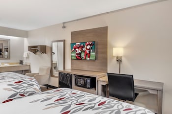 Deluxe Room, 2 Queen Beds, Smoking