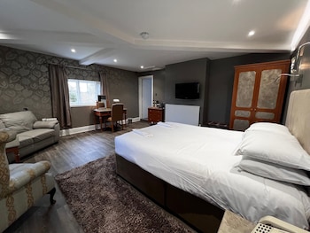 Carriage House Double Standard with Bath