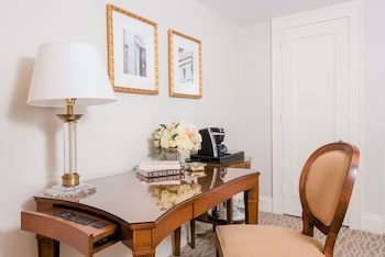 Deluxe Room, 1 King Bed