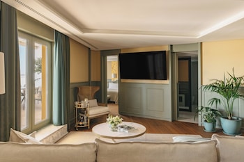 Presidential Penthouse Suite Red Level