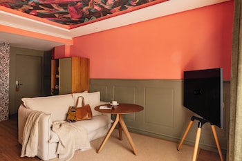Junior Suite Red Level