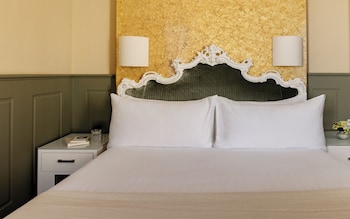 One Bedroom Suite Red Level
