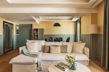 Presidential Penthouse Suite Red Level