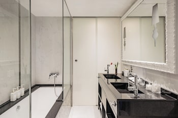 Penthouse Suite Red Level