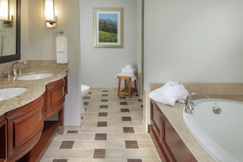 Premium Suite, 1 King Bed, Non Smoking, Balcony