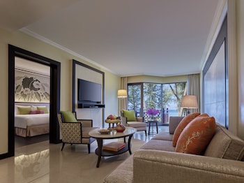 Executive Suite, 1 King Bed (Landmark)