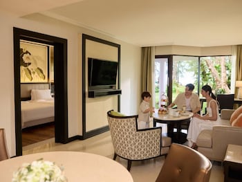 Executive Suite, 1 King Bed (Landmark)
